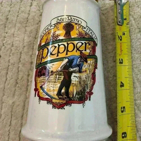 Salt and pepper shakers - Picture 4 of 7